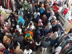 DKI Ungkap Pengunjung di Pasar Tanah Abang Membeludak Hampir 200%