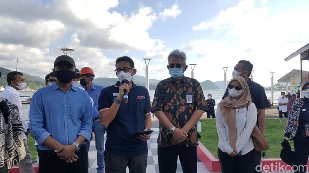 Sandiaga Uno melakukan kunjungan kerja ke Aceh. Dia pun datang ke Titik 0 dan keliling untuk melihat potensi wisata Sabang.