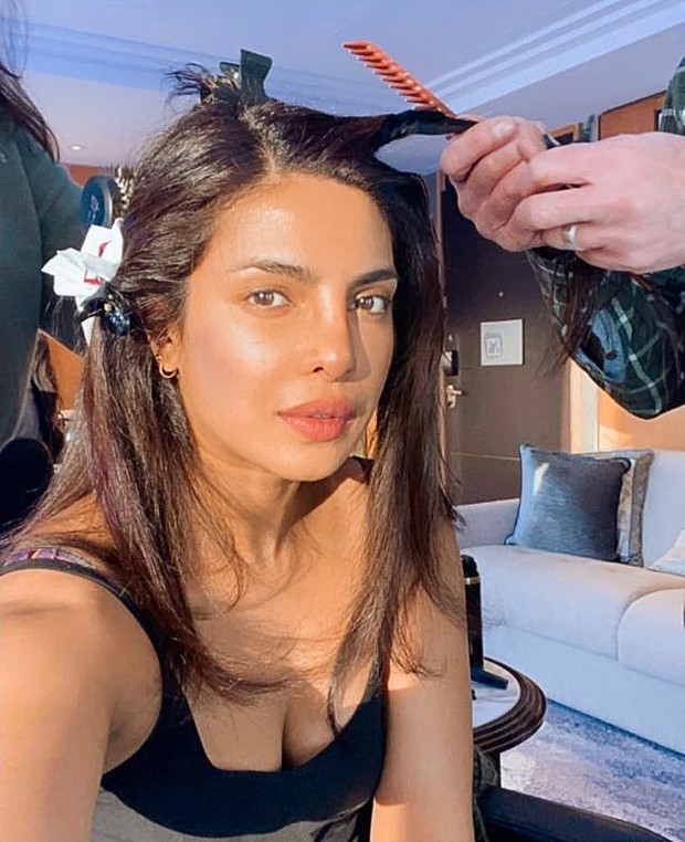 Priyanka Chopra saat melakukan perawatan rambut (foto: instagram.com/priyankachopra)