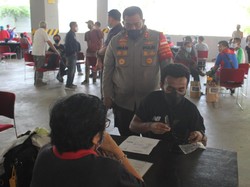 Peringati Hari Buruh, Polres Tangsel Gelar Vaksinasi Massal