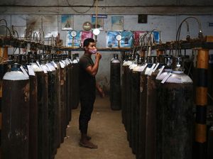 Tsunami COVID, Ini Daftar Negara yang Masukkan Traveler India ke Daftar Merah 