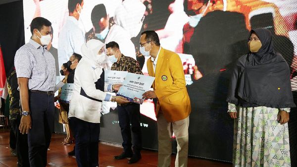 Ribuan Paket Sembako untuk Buruh