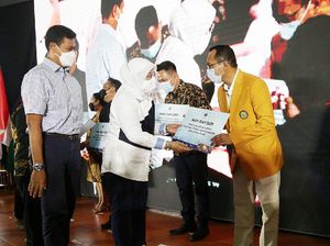 Ribuan Paket Sembako untuk Buruh