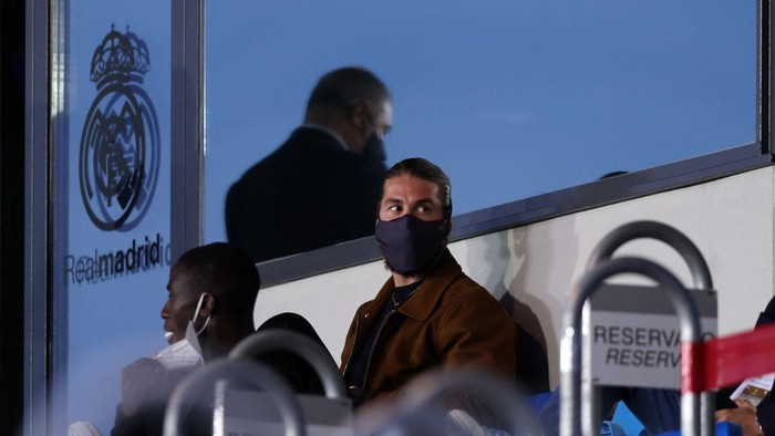 MADRID, SPAIN - APRIL 27: Sergio Ramos of Real Madrid watches the game from the stands during the UEFA Champions League Semi Final First Leg match between Real Madrid and Chelsea FC at Estadio Alfredo Di Stefano on April 27, 2021 in Madrid, Spain. Sporting stadiums around Spain remain under strict restrictions due to the Coronavirus Pandemic as Government social distancing laws prohibit fans inside venues resulting in games being played behind closed doors.  (Photo by Angel Martinez/Getty Images)