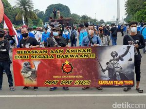 Suasana Demo Buruh di Patung Kuda, Tuntut UU Cipta Kerja Dicabut
