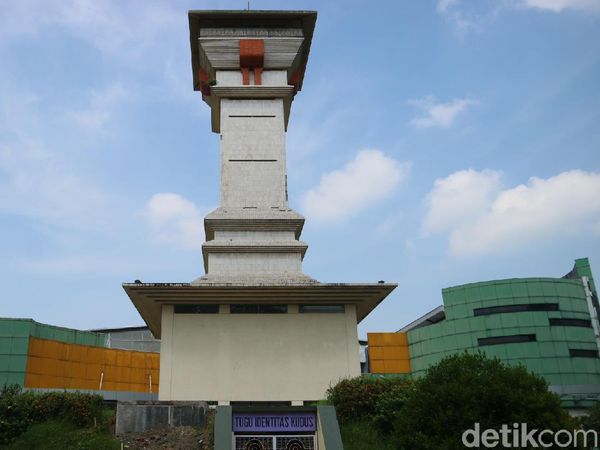 Potret Tugu Identitas Kudus yang Terlupakan