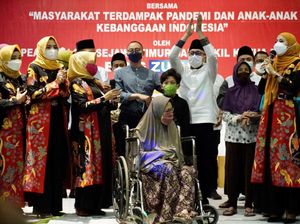 Zulkifli Hasan Santuni Anak-anak Difabel Dhuafa