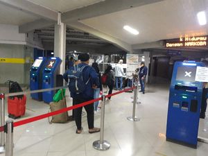 Minggu Malam, Penumpang di Pelabuhan Merak Mulai Sepi