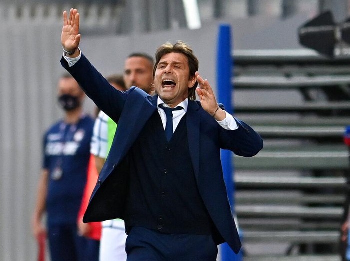 Inter Milan's coach Antonio Conte gives directions to the players during the Italian Serie A soccer match between Crotone and Inter Milan at the Ezio Scida Stadium in Crotone, Italy, Saturday, May 1, 2021. (Francesco Mazzitello/LaPresse Via AP)