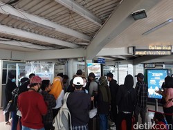 Antre Tes GeNose, Penumpang Kapal di Pelabuhan Merak Tak Jaga Jarak