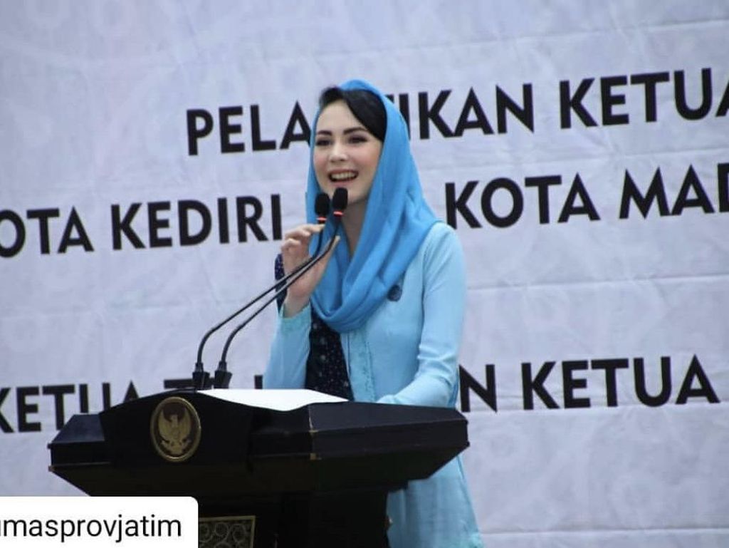 Arumi Bachsin Jadi Istri Pejabat: Jangan Suka Menuntut Suami Arumi Bachsin Jadi Istri Pejabat: Jangan Suka Menuntut Suami