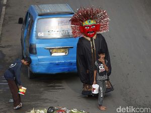 Dilarang di DKI, Ondel-ondel Melipir ke Perbatasan