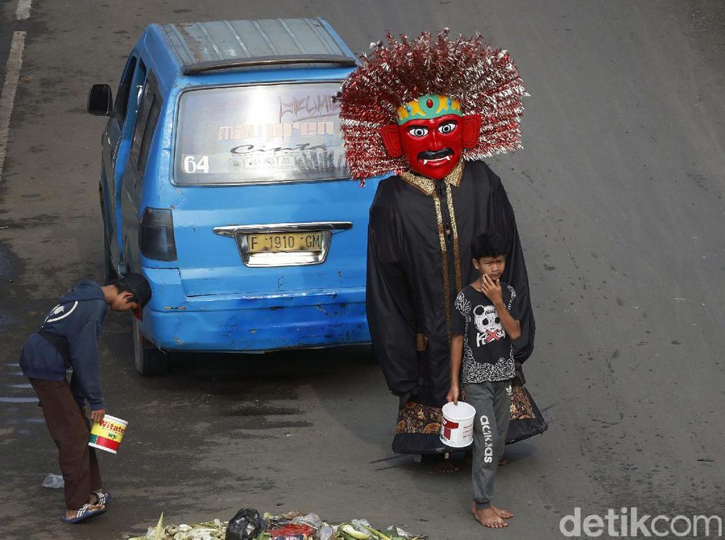 Dilarang di DKI, Ondel-ondel Melipir ke Perbatasan Dilarang di DKI, Ondel-ondel Melipir ke Perbatasan