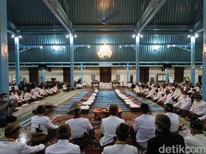 Mengenal Malam Selikuran, Tradisi Menyambut Malam Lailatulqadar