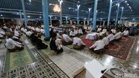 Foto: Malam Selikuran Keraton Solo, Tradisi Sambut Lailatul Qadar