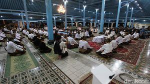 Foto: Malam Selikuran Keraton Solo, Tradisi Sambut Lailatul Qadar