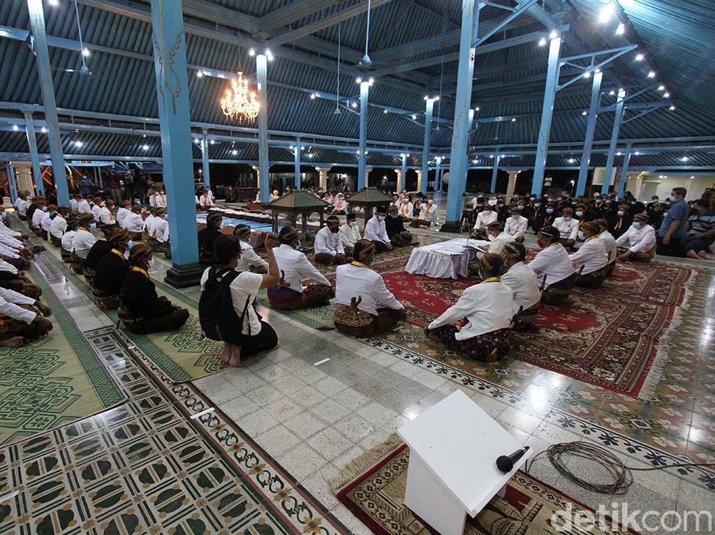 Foto: Malam Selikuran Keraton Solo, Tradisi Sambut Lailatul Qadar Foto: Malam Selikuran Keraton Solo, Tradisi Sambut Lailatul Qadar