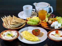 Batalkah Puasa jika Ada Sisa Makanan di Gigi dan Tertelan?