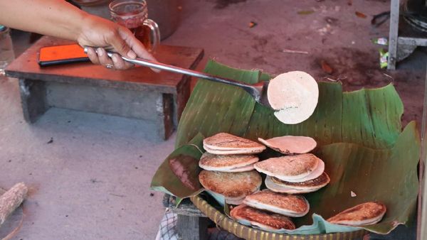 Sedapnya Buka Puasa Pakai Serabi Kocor yang Harum Legit