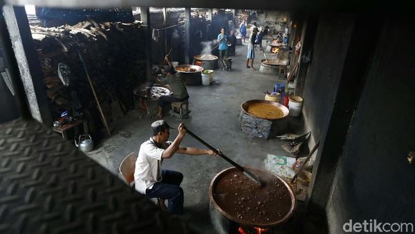 Jelang Lebaran, Pesanan Dodol Betawi Kembali Manis