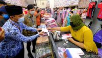 Keliling Pertokoan, Gibran Kembalikan Duit Pungli Zakat