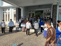 Menteri KKP Ajak Nelayan Probolinggo Budidaya Ikan Kerapu hingga Lobster