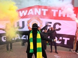 Jelang MU Vs Liverpool, Suporter Invasi Lapangan Old Trafford!
