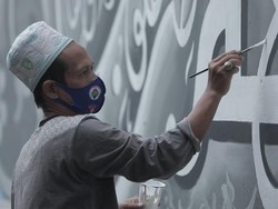 Kampung ini Menyebarkan Agama Islam Lewat Mural Kaligrafi