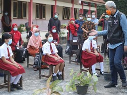 Balas Surat Cinta Anak SD, Ganjar Beri Hadiah Jaringan Internet & HP