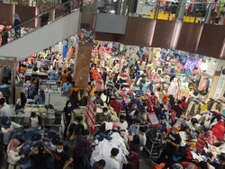 Mal di Sidoarjo Dijubeli Pengunjung Saat Malam Hari Jelang Lebaran