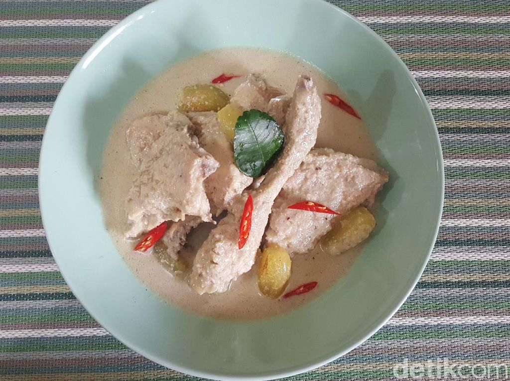 Resep Opor Ayam Putih Lebaran yang Gurihnya Spesial Banget Resep Opor Ayam Putih Lebaran yang Gurihnya Spesial Banget