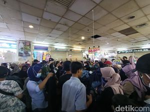 Pasar Tanah Abang Ramai Pagi Ini, Tak Ada Jaga Jarak