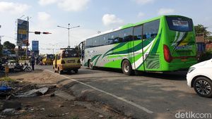 Potret Perbatasan Bekasi-Karawang Jelang Pemberlakuan Larangan Mudik