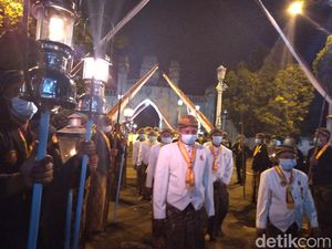 Malam ke-21 Ramadhan, Keraton Solo Gelar Kirab Lampu Ting
