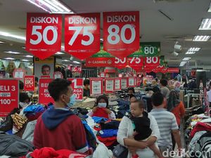 Jelang Lebaran, Pusat Perbelanjaan di Kota Semarang Ramai Pengunjung