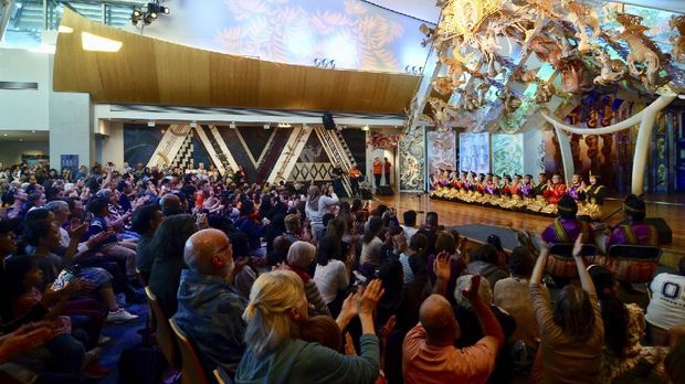 Penampilan Caraka Seni membawakan Tari Saman Aceh di UNESCO International Dance Day, Wellington, Selandia Baru, Minggu (2/5).
