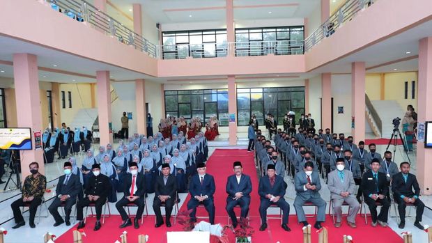 Wamenag Zainut Tauhid Saadi di acara Wisuda SMP dan SMA Pesantren Modern Internasional Dea Malela di Sumbawa