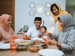 Lansia Mau Puasa? Perhatikan Asupan Nutrisinya