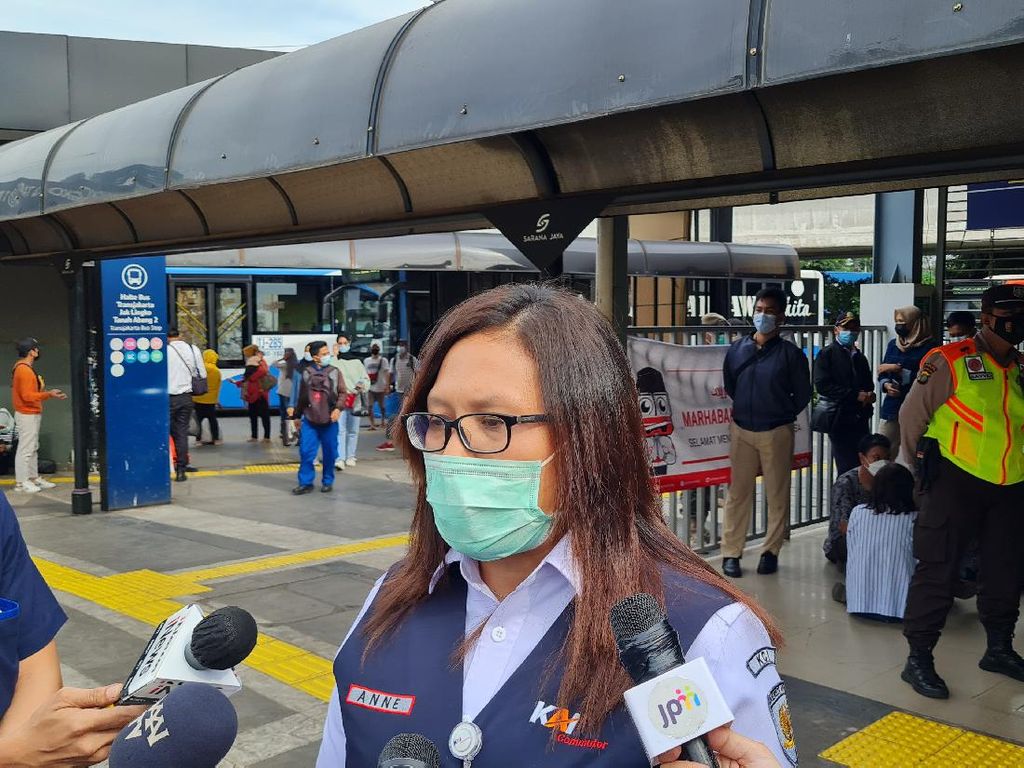 Tes Acak Antigen di Stasiun, 5 Calon Penumpang KRL Reaktif COVID-19 Tes Acak Antigen di Stasiun, 5 Calon Penumpang KRL Reaktif COVID-19