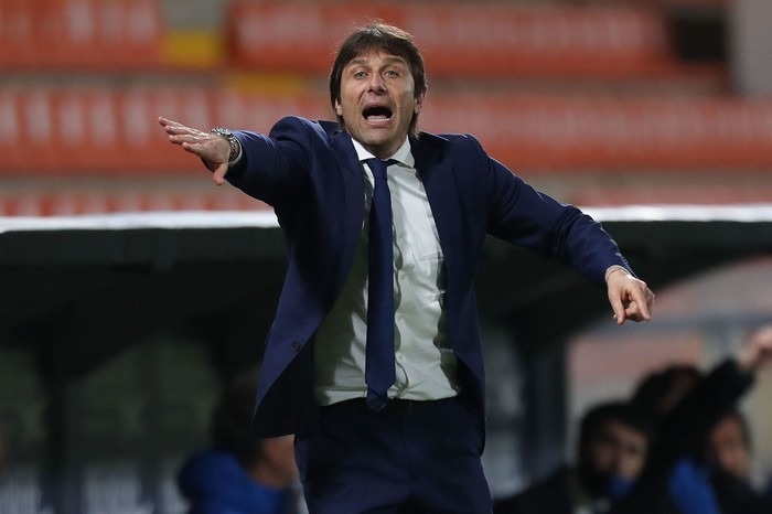 LA SPEZIA, ITALY - APRIL 21: Antonio Conte manager of FC Internazionale gestures during the Serie A match between Spezia Calcio  and FC Internazionale at Stadio Alberto Picco on April 21, 2021 in La Spezia, Italy.  (Photo by Gabriele Maltinti/Getty Images)