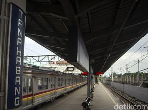Mulai 12 Juli, Naik KRL Wajib Punya STRP atau Surat Tugas