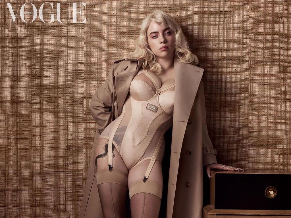 Tampilan Baru Billie Eilish yang Makin Seksi Tampilan Baru Billie Eilish yang Makin Seksi