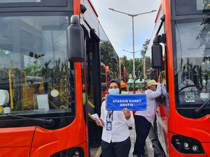Sta Tanah Abang Tutup Jam 3 Sore, Penumpang Dialihkan ke Bus Gratis