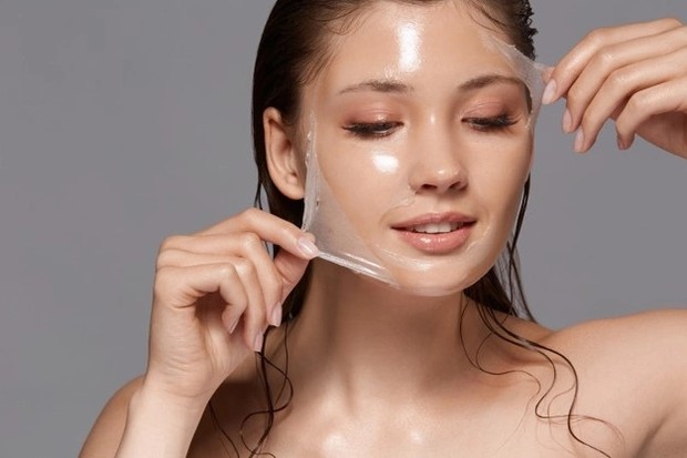 Chemical peeling/freepik.com Chemical peeling membantu pengelupasan sel kulit mati/freepik.com