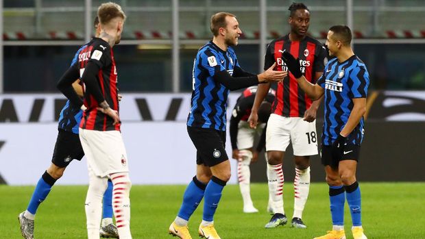 MILAN, ITALY - JANUARY 26: Christian Eriksen of FC Internazionale celebrates with team mate Alexis Sanchez after scoring their team's second goal during the Coppa Italia match between FC Internazionale and AC Milan at Stadio Giuseppe Meazza on January 26, 2021 in Milan, Italy. Sporting stadiums around Italy remain under strict restrictions due to the Coronavirus Pandemic as Government social distancing laws prohibit fans inside venues resulting in games being played behind closed doors. (Photo by Marco Luzzani/Getty Images)