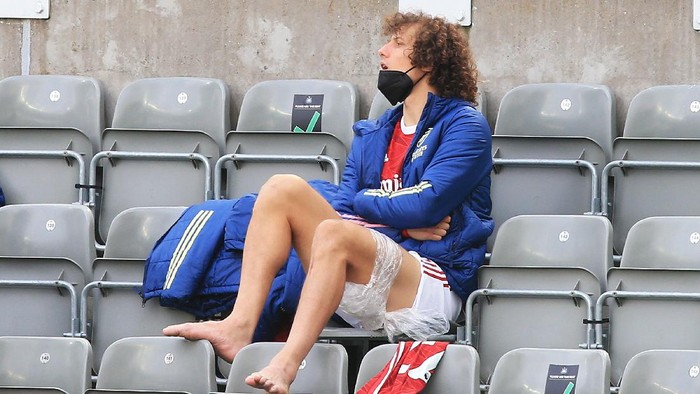 NEWCASTLE UPON TYNE, ENGLAND - MAY 02: David Luiz of Arsenal is seen in the stand after being forced off with an injury during the Premier League match between Newcastle United and Arsenal at St. James Park on May 02, 2021 in Newcastle upon Tyne, England. Sporting stadiums around the UK remain under strict restrictions due to the Coronavirus Pandemic as Government social distancing laws prohibit fans inside venues resulting in games being played behind closed doors. (Photo by Lindsey Parnaby - Pool/Getty Images)