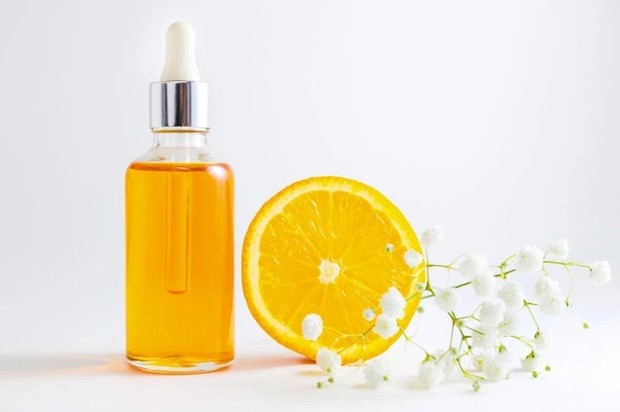 Gunakan skincare Vitamin C/freepik.com Gunakan skincare Vitamin C untuk mencerahkan wajah/freepik.com