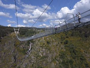 Jembatan Gantung Terpanjang Dunia Ada di Portugal