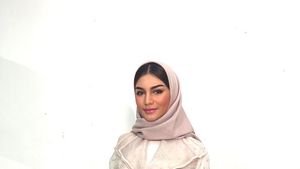 5 Gaya Jihane Almira Pakai Hijab Ala Wanita Lebanon, Cantik Memesona