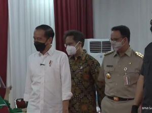 Jokowi Pantau Vaksinasi Pedagang di Thamrin City Bareng Anies-Menkes
